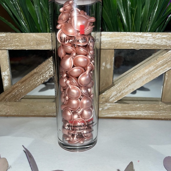 Elizabeth Arden Rose Gold Retinol Ceramide Capsules